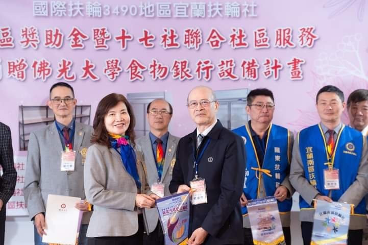LINE_ALBUM_1130329十七社聯合社區服務『捐贈佛光大學食物銀行設備計畫』_240329_11.jpg