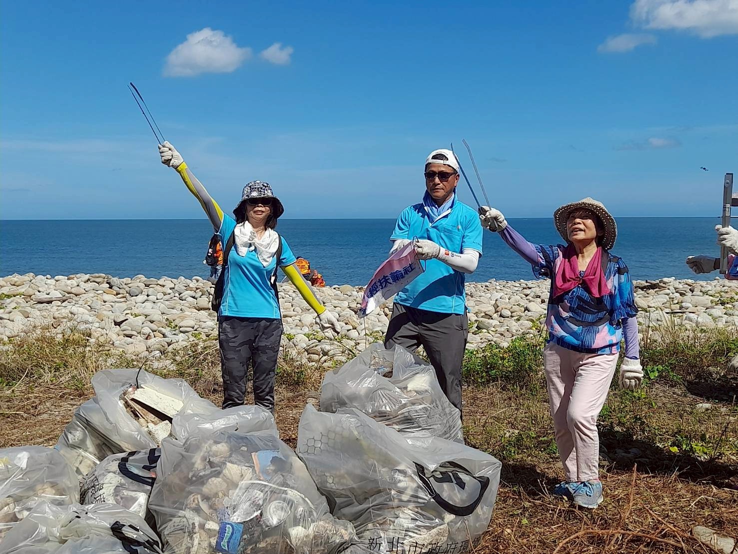 LINE_ALBUM_1140927美麗海岸線淨灘活動_251002_5.jpg